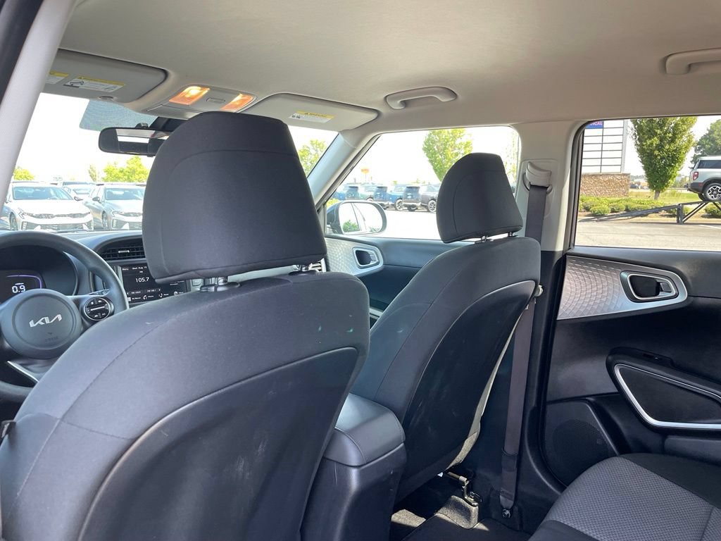 Certified 2025 Kia Soul LX w/ LX Technology Package FWD image 26