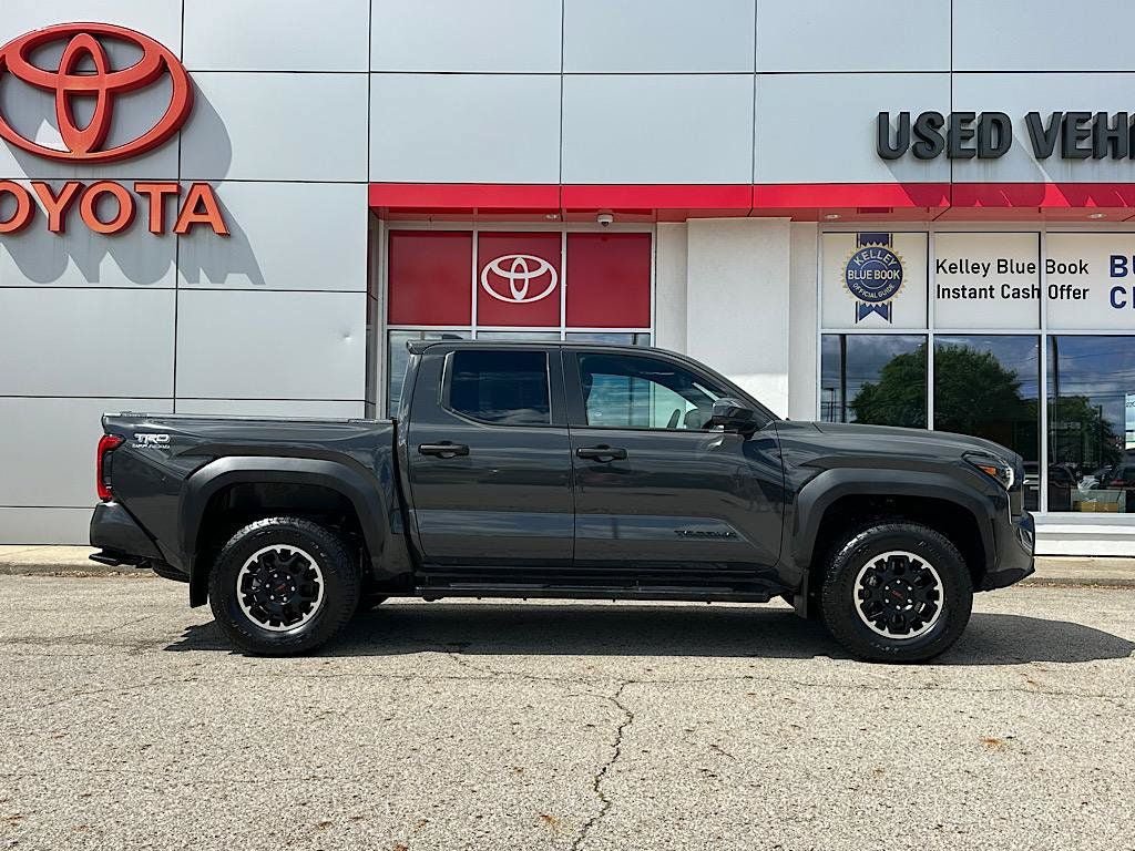 Certified 2024 Toyota Tacoma TRD Off-Road AWD/4WD image 6