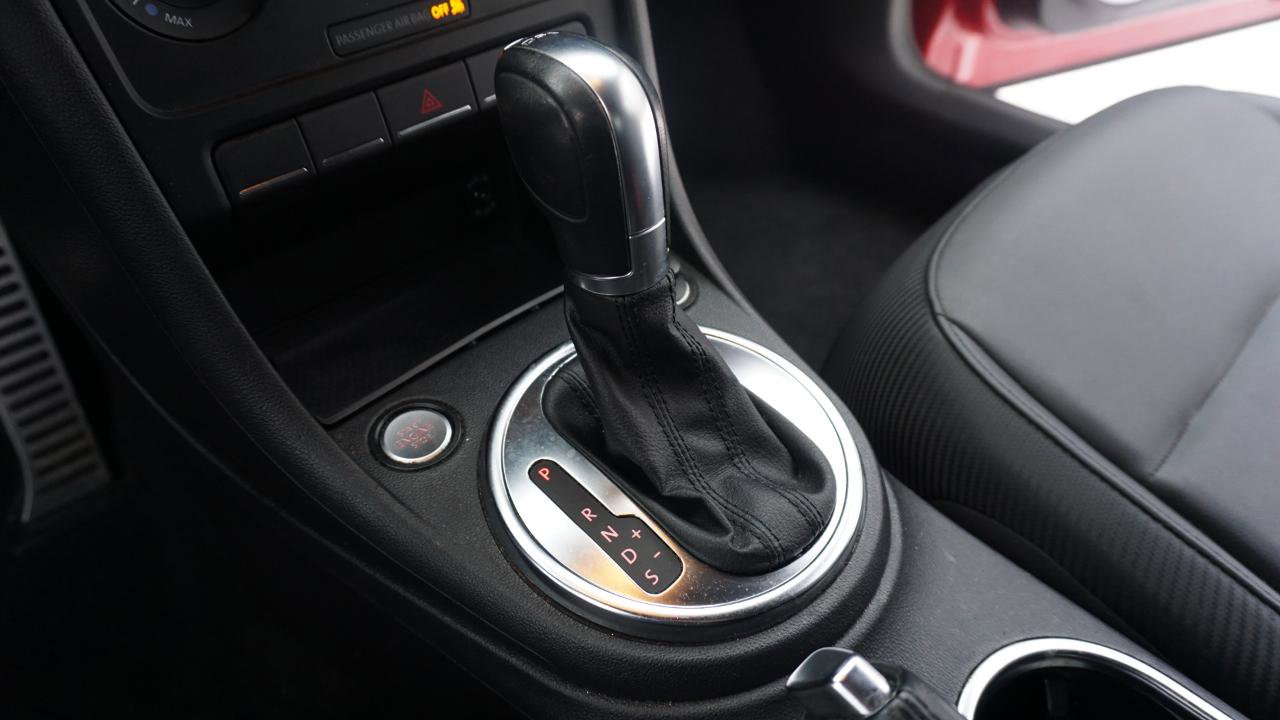 Used 2013 Volkswagen Beetle 2.0T image 18