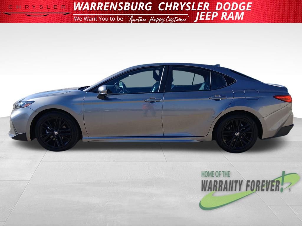 Used 2025 Toyota Camry SE image 7