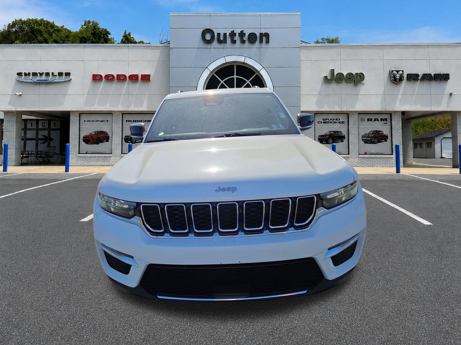 Used 2023 Jeep Grand Cherokee Limited AWD/4WD image 9