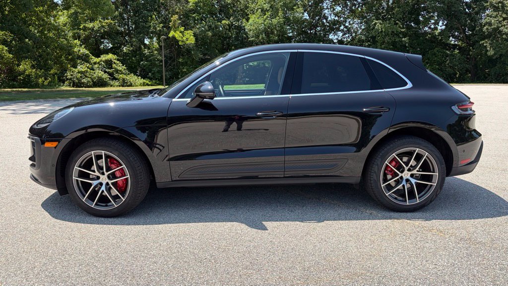 Used 2023 Porsche Macan S AWD/4WD image 2