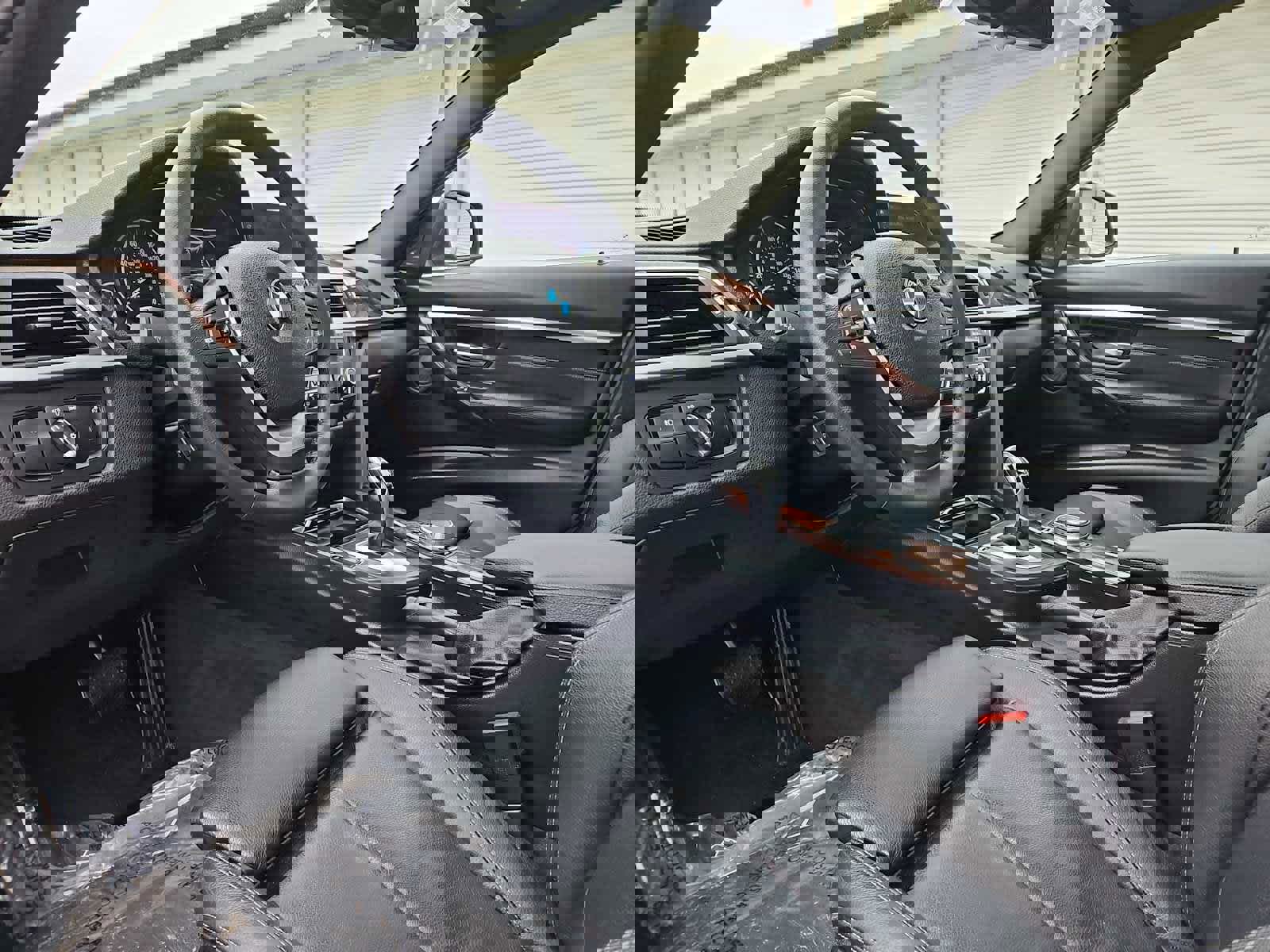 Used 2018 BMW 330i xDrive Sedan w/ Premium Package image 11