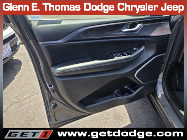 Certified 2022 Jeep Grand Cherokee L Laredo AWD/4WD image 24