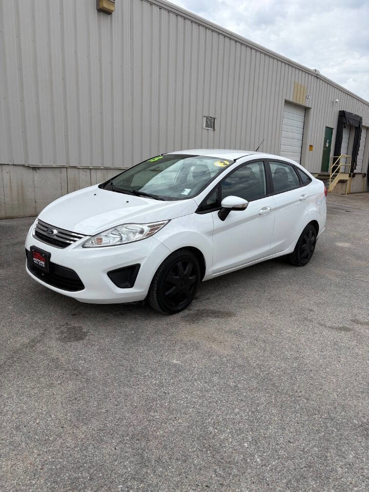 Used 2013 Ford Fiesta SE image 3