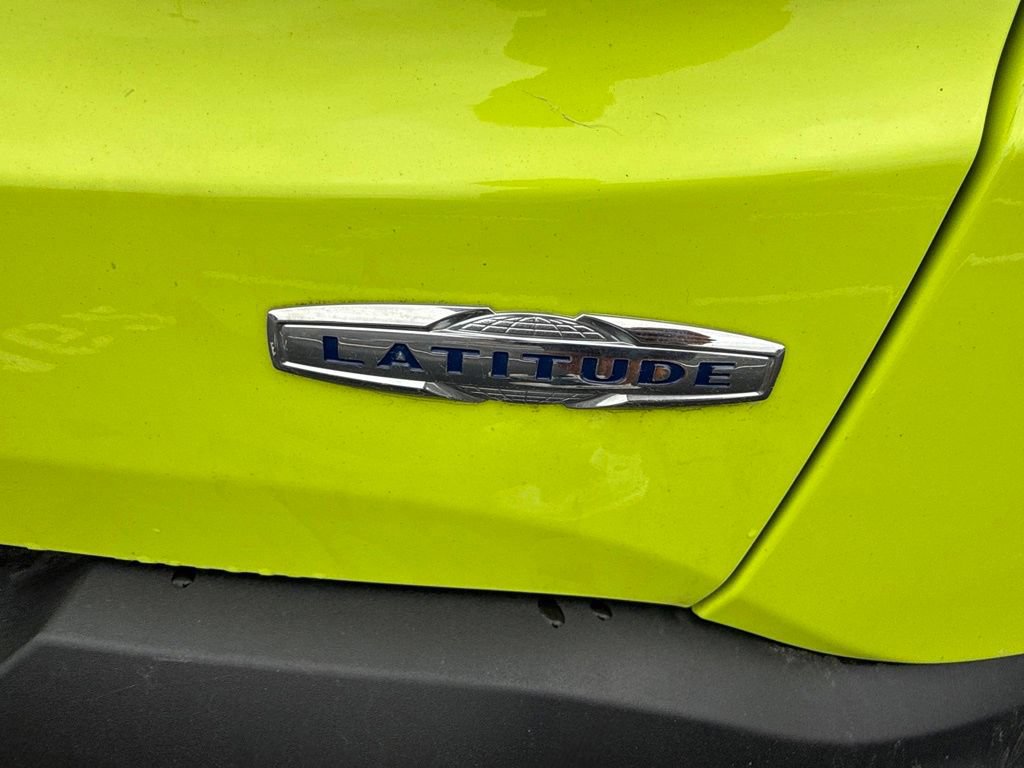 Used 2017 Jeep Renegade Latitude AWD/4WD image 12