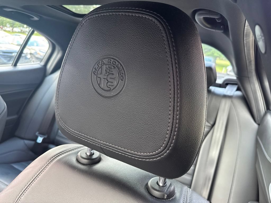 Used 2023 Alfa Romeo Giulia Veloce AWD/4WD image 33