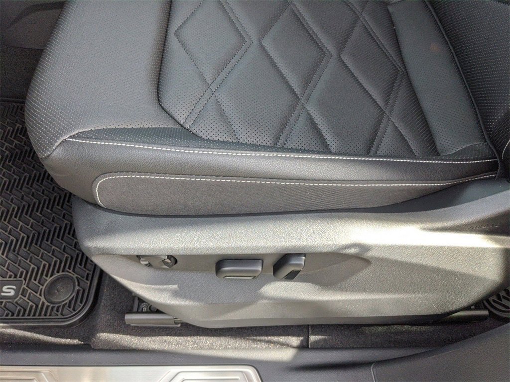 Used 2025 Volkswagen Atlas SE image 29