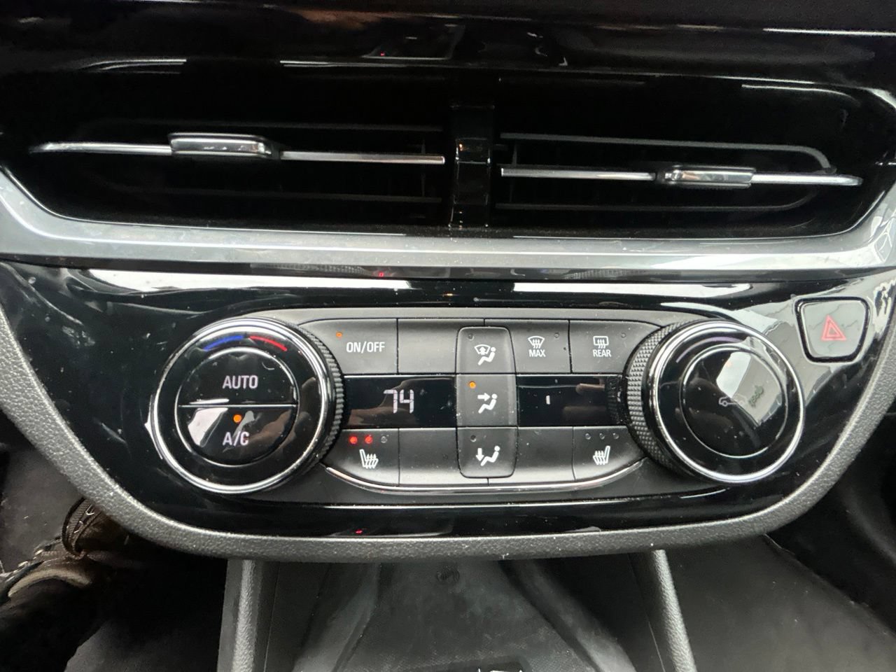 Used 2024 Buick Envista Sport Touring w/ Convenience I Package FWD image 25