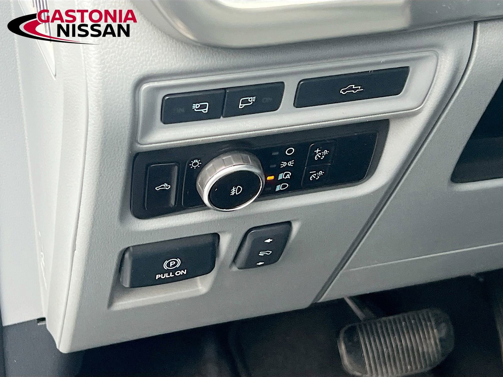 Used 2023 Ford F150 Lariat w/ Trailer Tow Package image 13