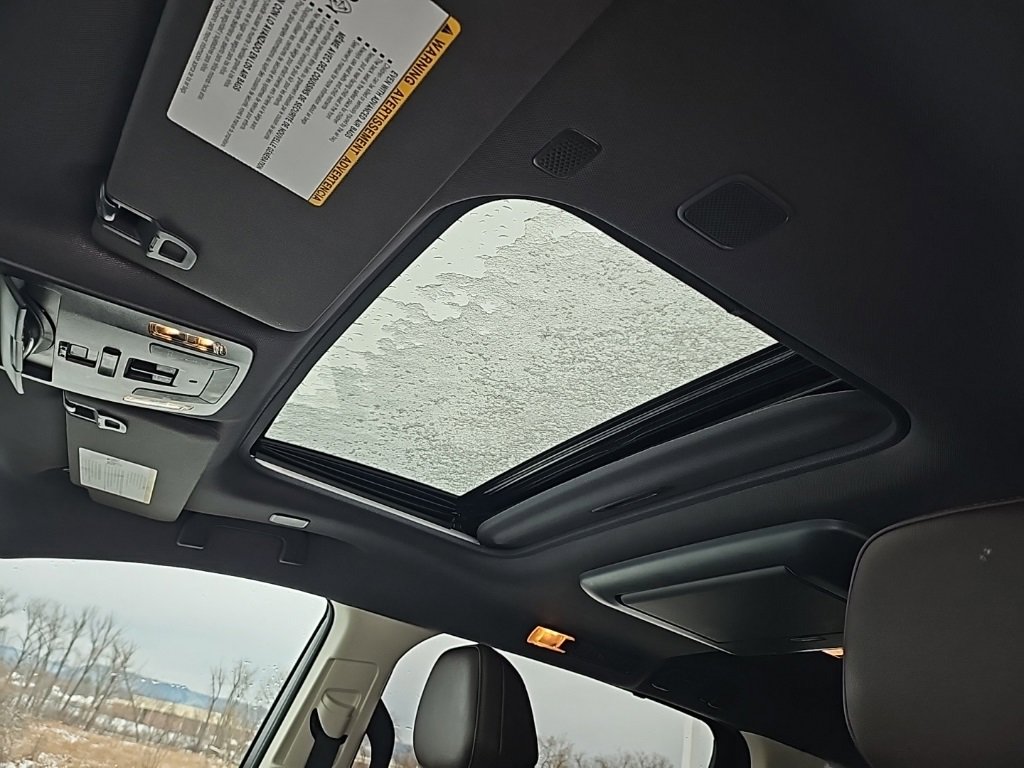 Used 2024 Toyota Sienna Platinum image 28