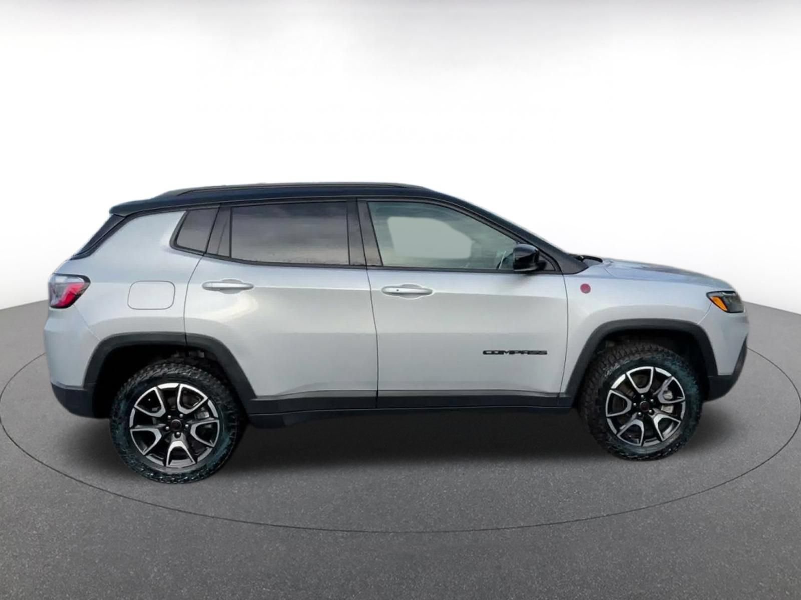 Used 2025 Jeep Compass Trailhawk AWD/4WD image 15