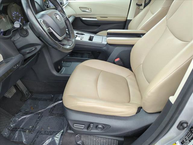 Used 2023 Toyota Sienna XLE image 16