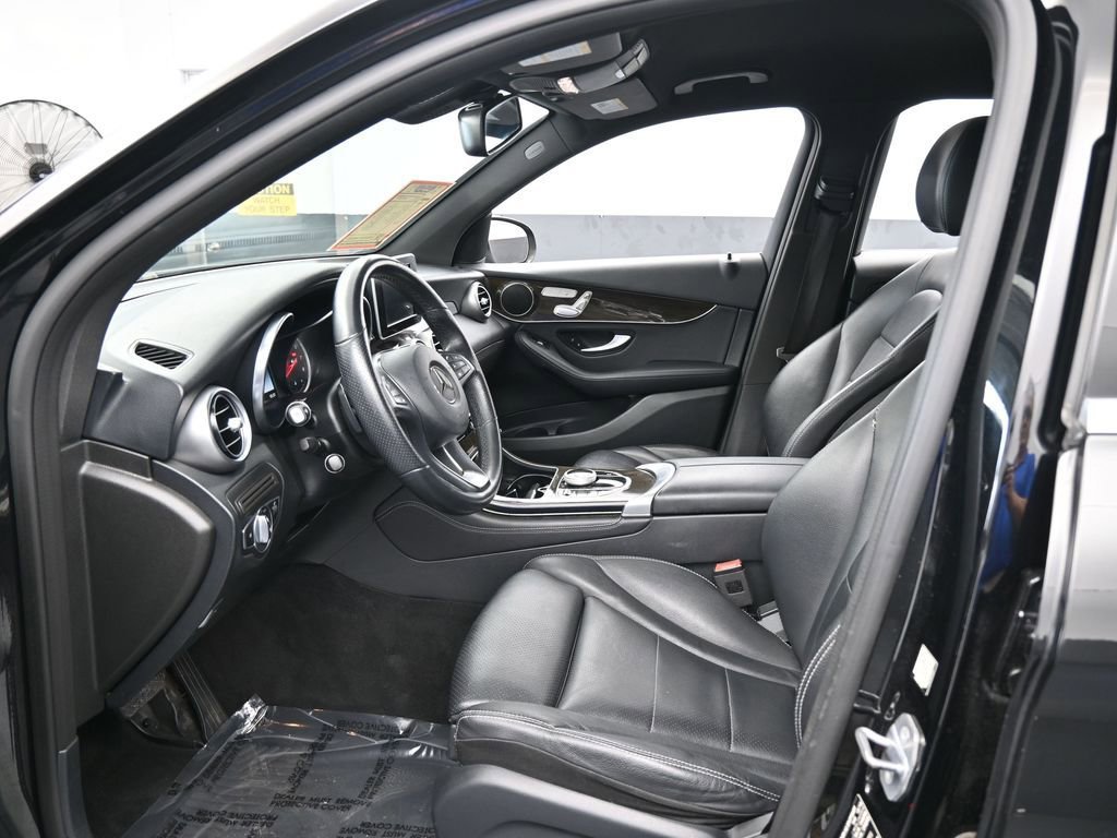 Used 2019 Mercedes-Benz GLC 300 4MATIC image 11