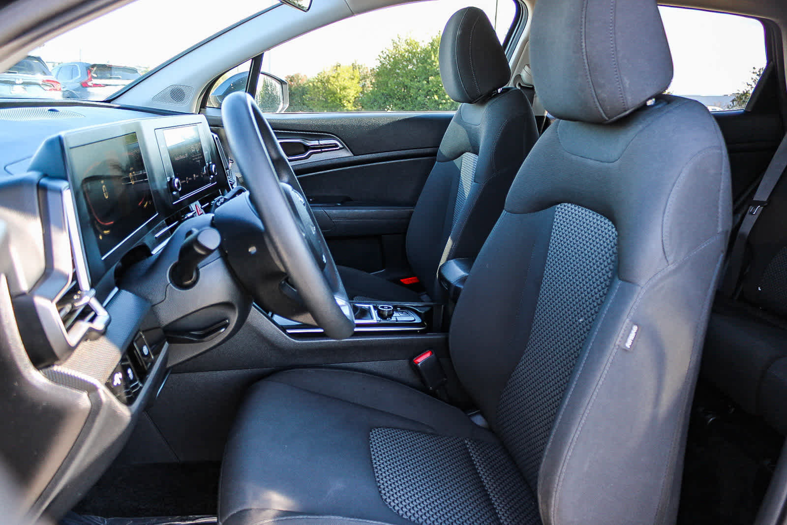 Used 2024 Kia Sportage LX image 15