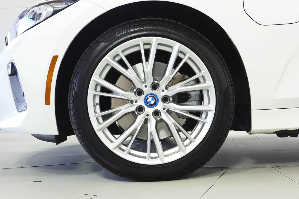 Certified 2024 BMW 330e 330e iPerformance w/ Convenience Package image 5