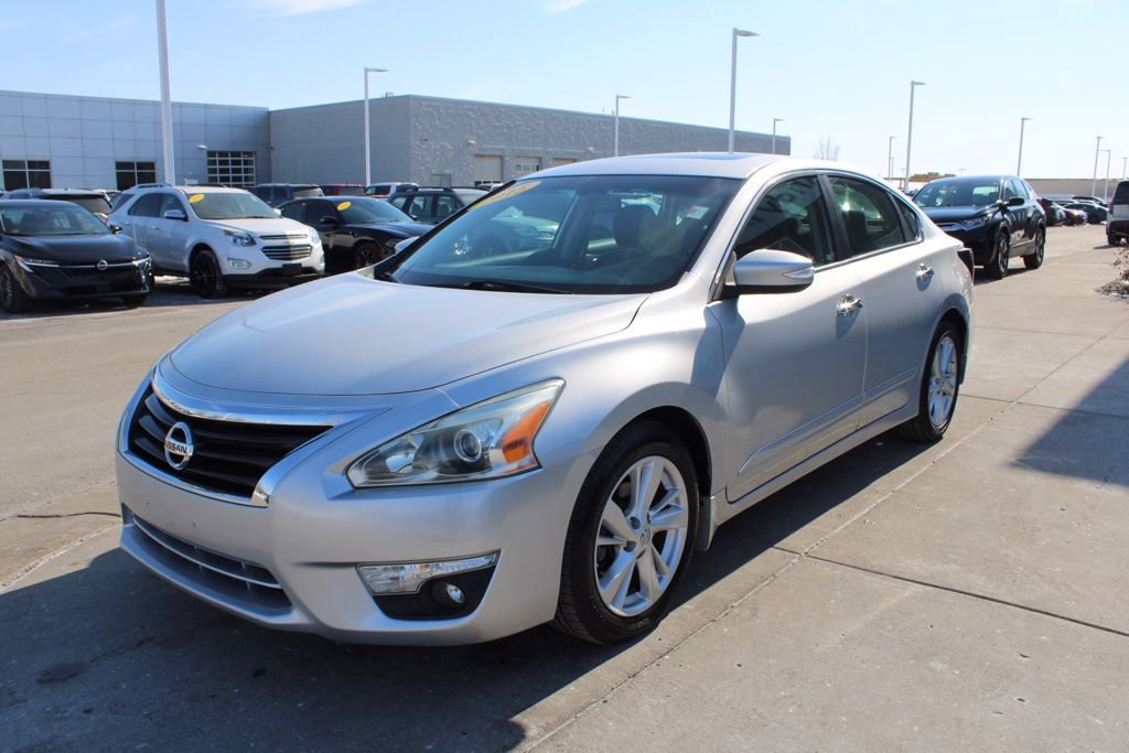 Used 2015 Nissan Altima 2.5 SV w/ Convenience Package image 3