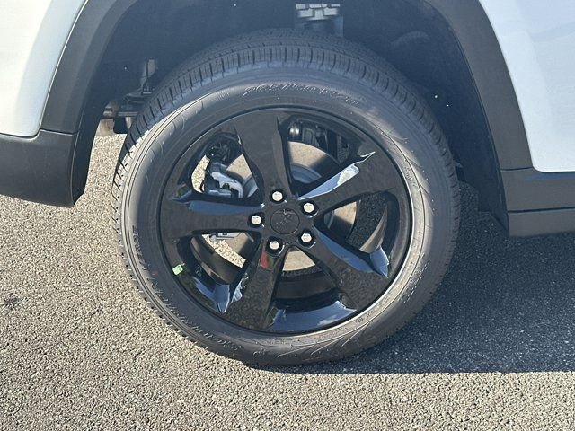 New 2025 Jeep Grand Cherokee Limited w/ Black Appearance Package image 17