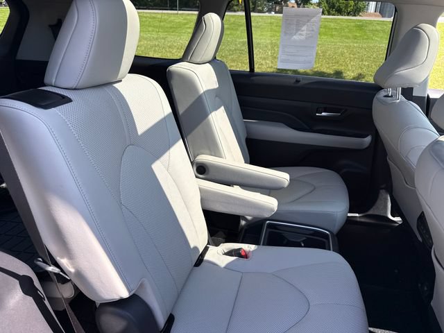 Used 2024 Toyota Grand Highlander AWD image 14