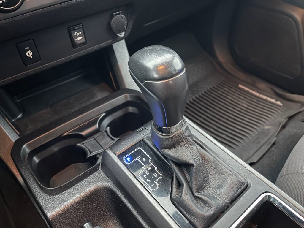 Used 2016 Toyota Tacoma TRD Off-Road w/ Towing Package image 9