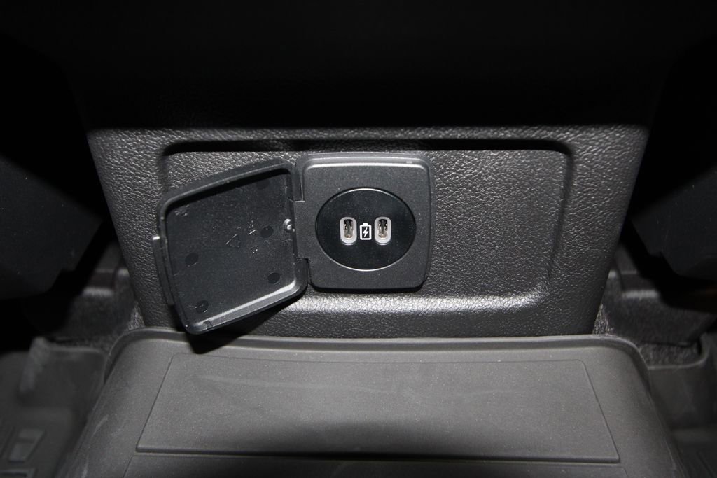 Used 2025 Lincoln Corsair AWD image 28