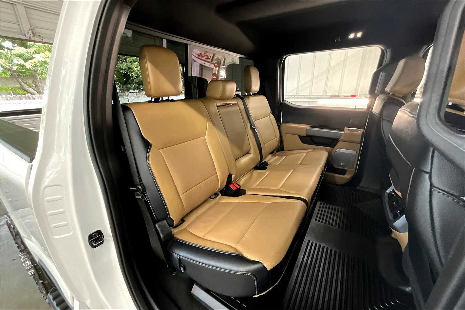 Used 2024 Ford F350 Lariat image 28