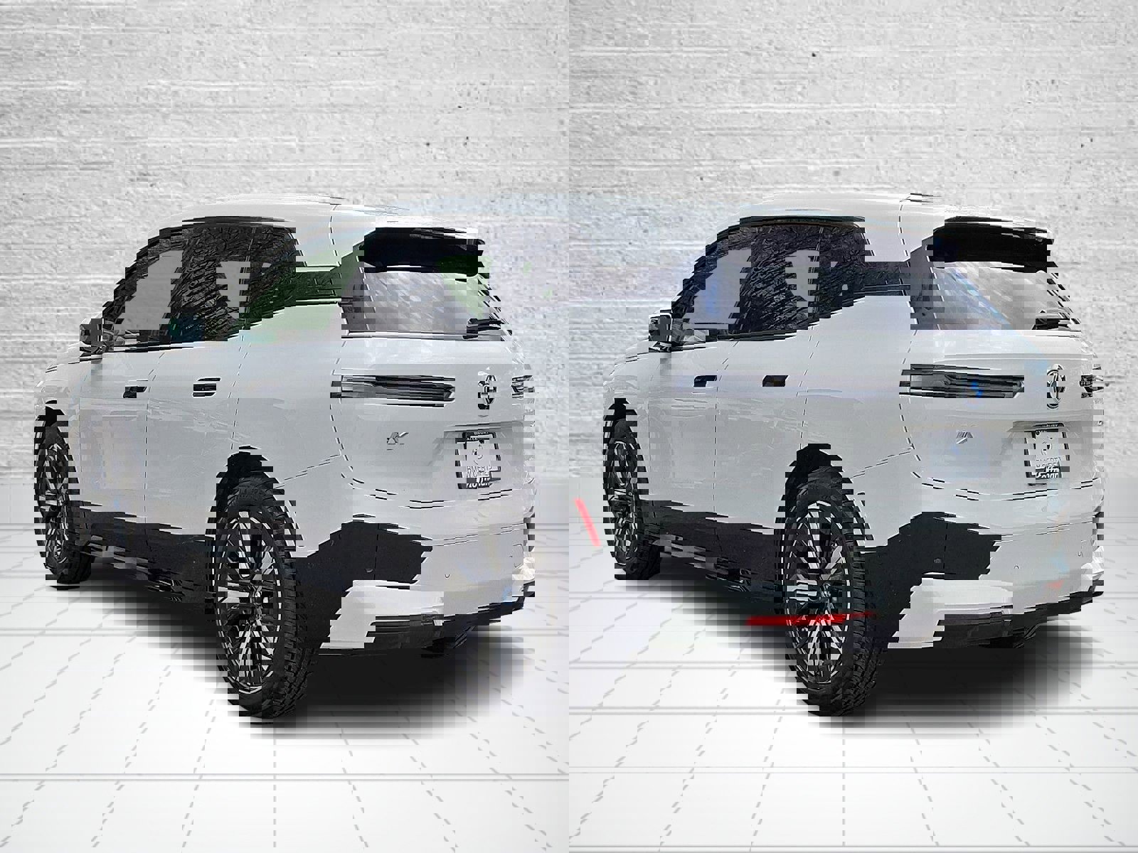 Used 2024 BMW iX xDrive50 w/ Sport Package image 4