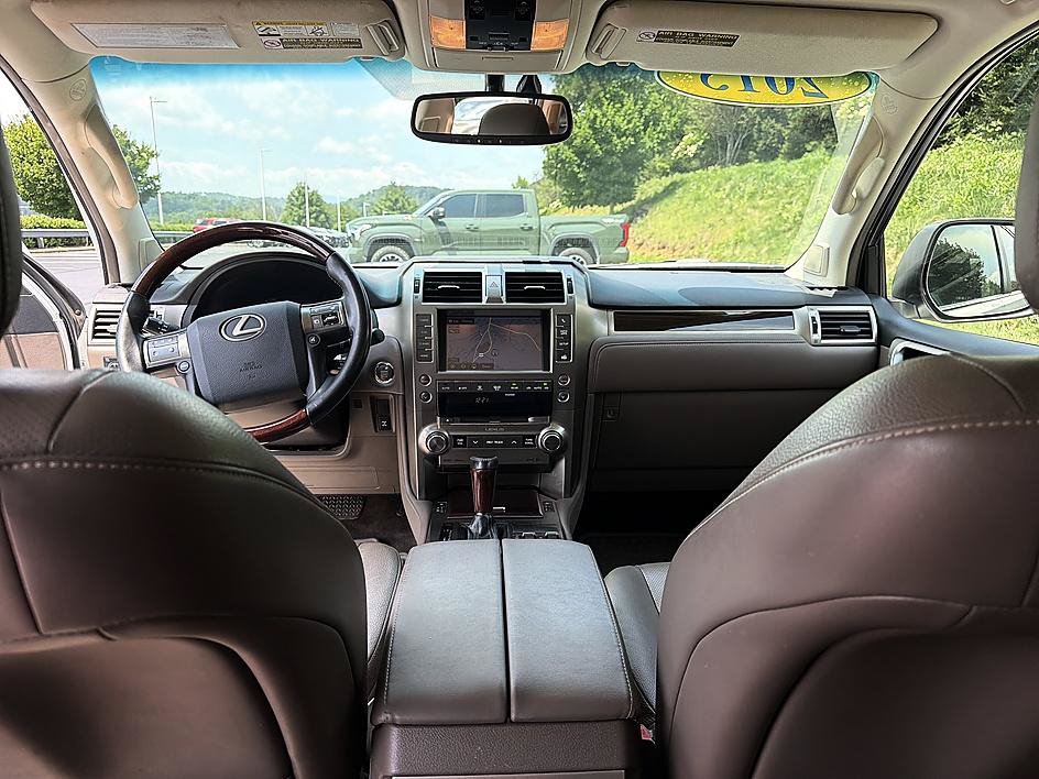 Used 2015 Lexus GX 460 w/ Premium Package AWD/4WD image 18