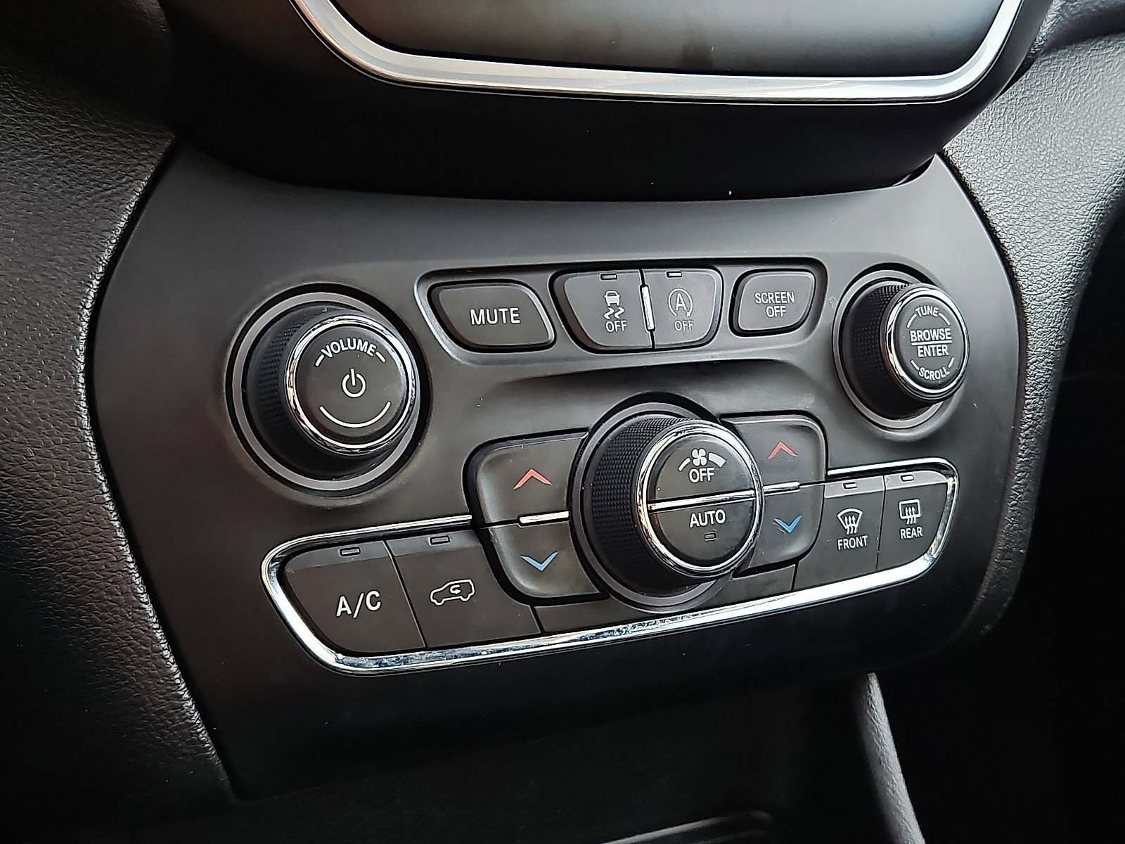 Used 2021 Jeep Cherokee Latitude Lux 80th Anniv w/ Quick Order Package 26U 80TH image 16