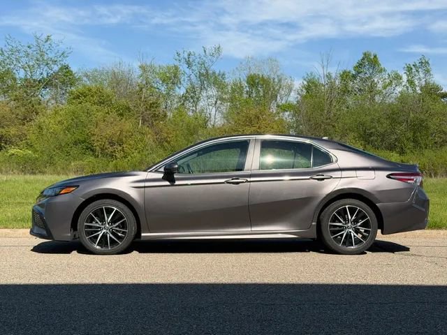Used 2024 Toyota Camry SE FWD image 10
