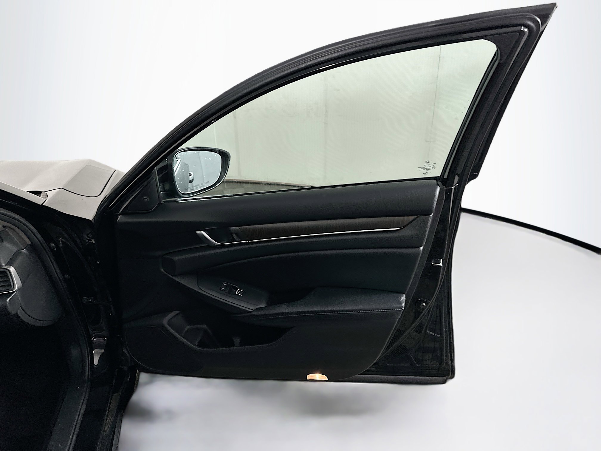 Used 2018 Honda Accord Touring image 31