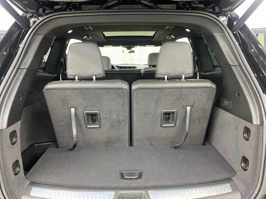 New 2025 Cadillac XT6 Luxury image 28