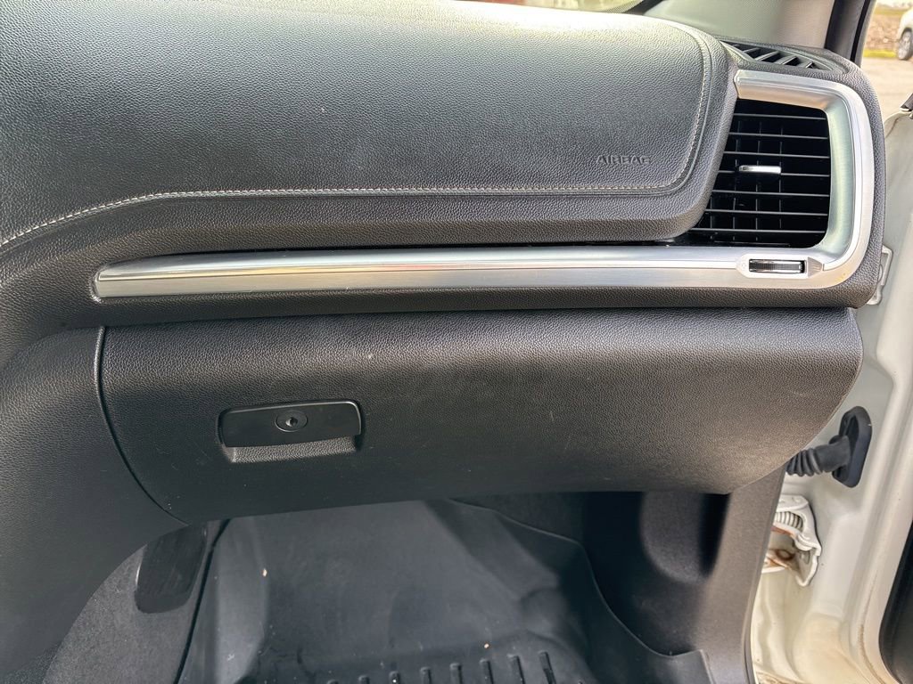 Used 2015 GMC Acadia SLT image 18