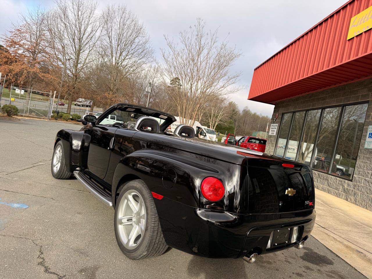 Used 2003 Chevrolet SSR w/ Preferred Equipment Group RWD image 13