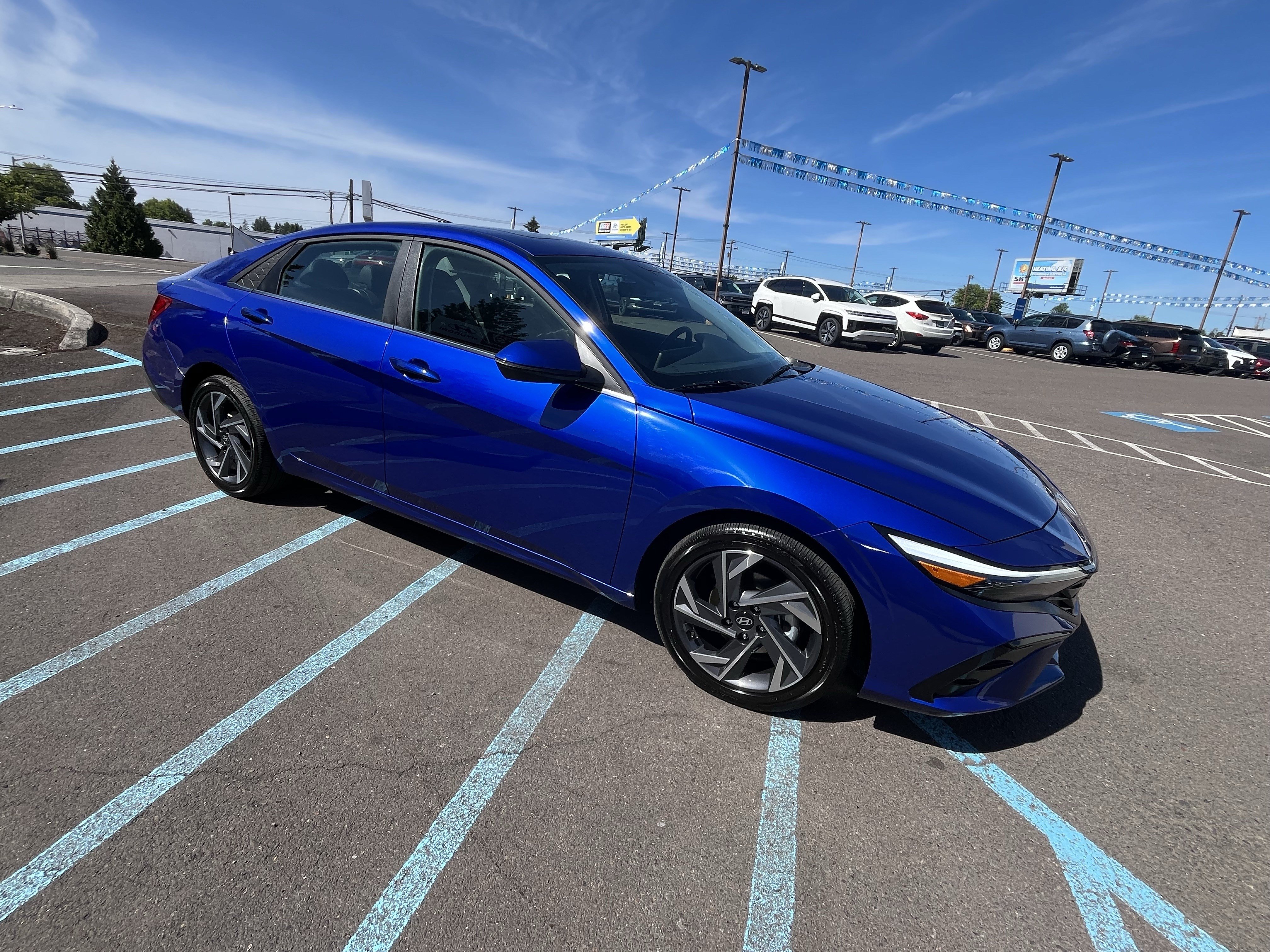 Certified 2025 Hyundai Elantra Limited FWD image 7