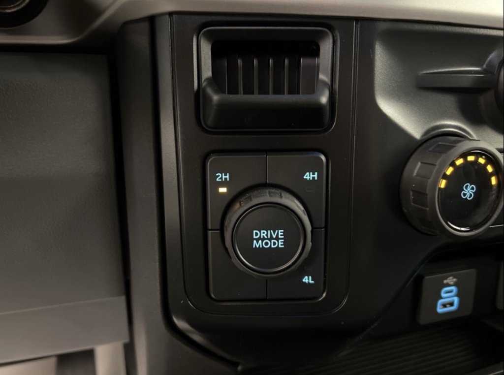 New 2025 Ford F550 4x4 Regular Cab Super Duty image 16