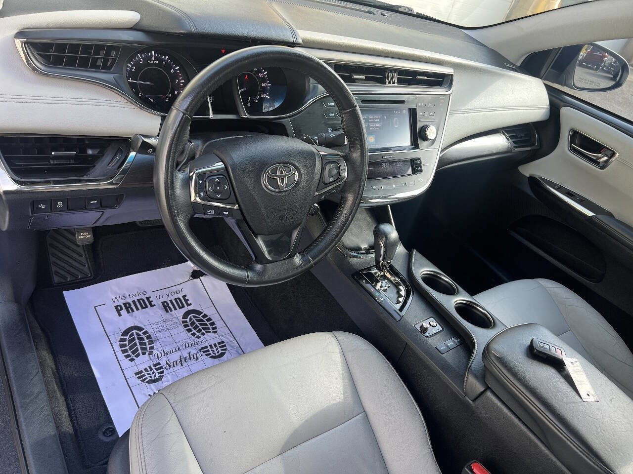 Used 2018 Toyota Avalon XLE image 10