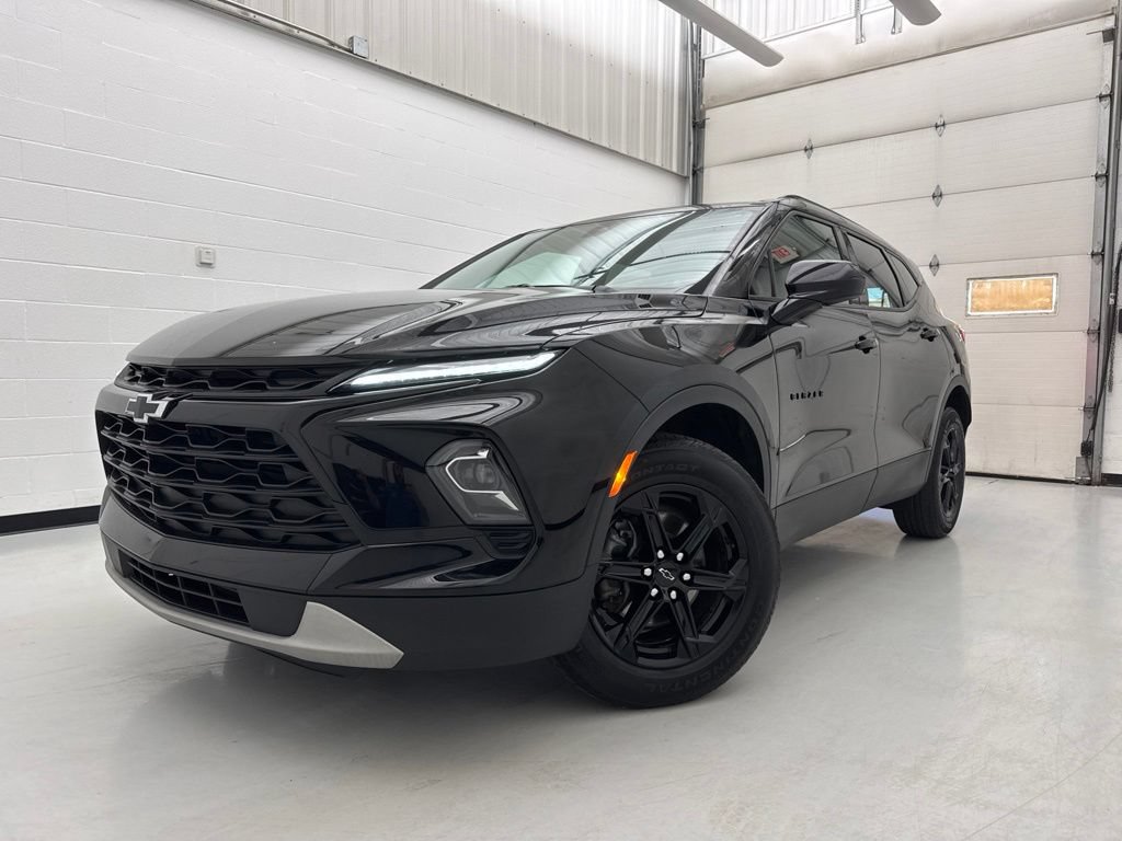 Used 2023 Chevrolet Blazer LT w/ Convenience Package AWD/4WD image 3