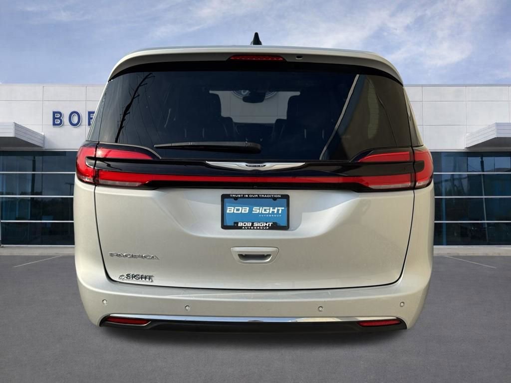 Used 2024 Chrysler Pacifica Touring-L image 37