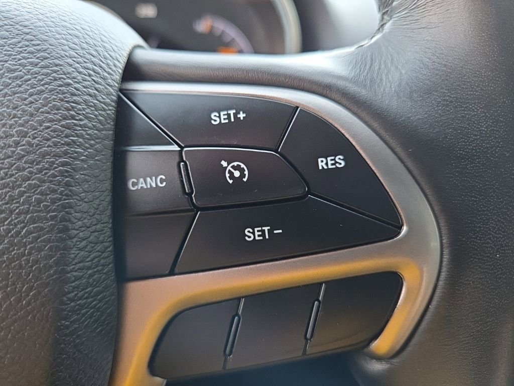Used 2019 Jeep Grand Cherokee Altitude image 36