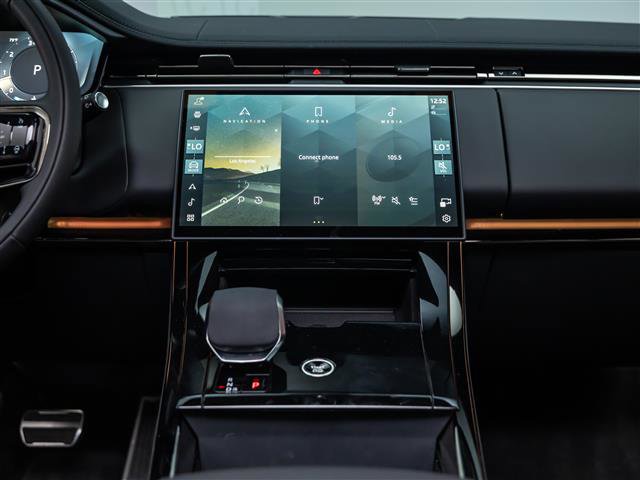 Used 2025 Land Rover Range Rover Sport Dynamic SE image 21