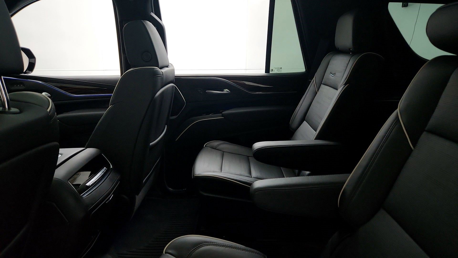 Certified 2024 Cadillac Escalade Premium Luxury AWD/4WD image 24