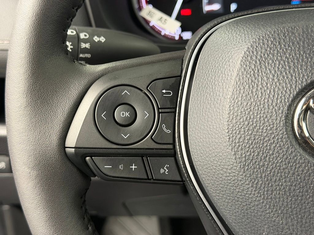 Used 2025 Toyota RAV4 XLE w/ Convenience Package FWD image 28