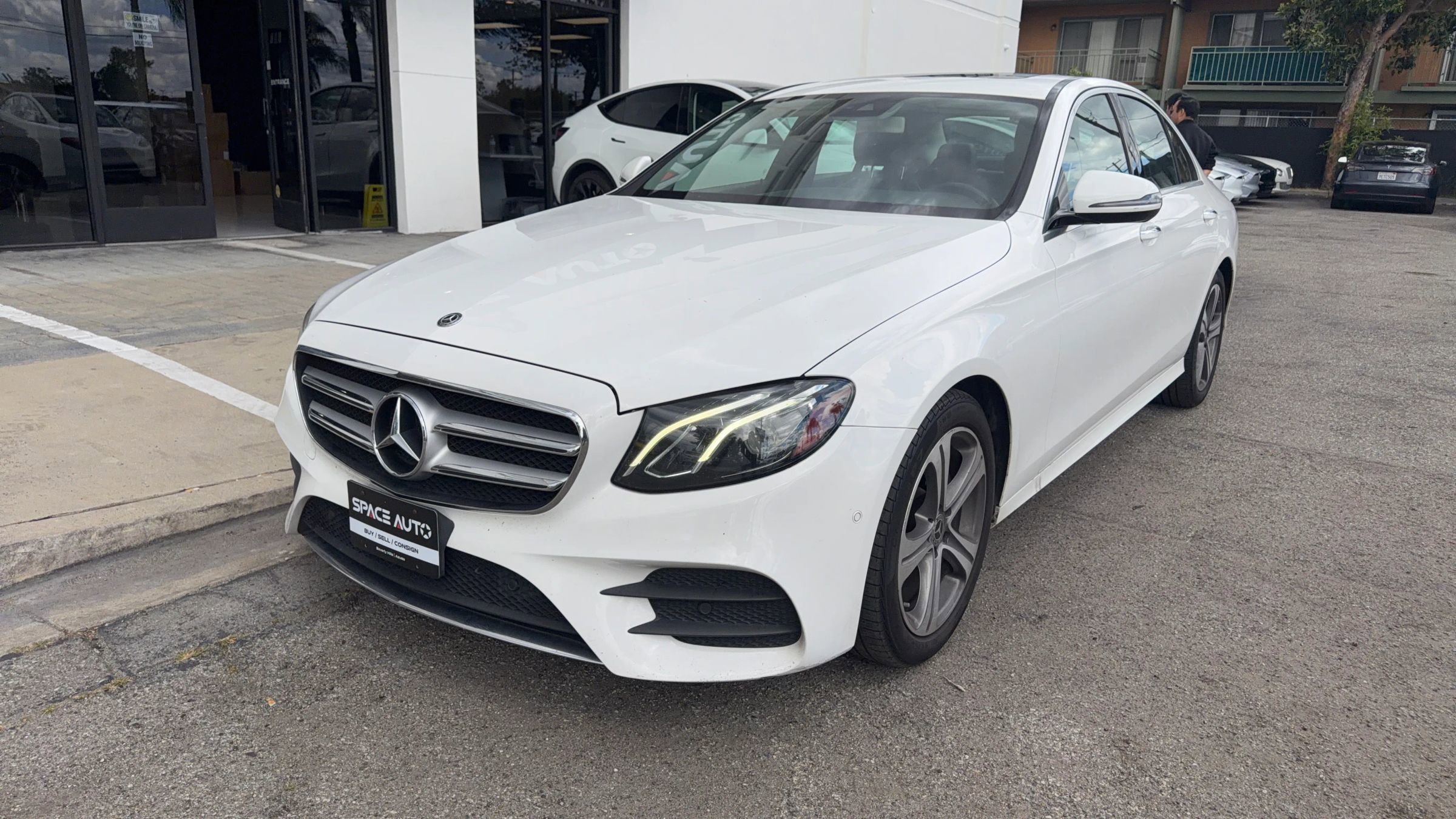 Used 2018 Mercedes-Benz E 300 image 1