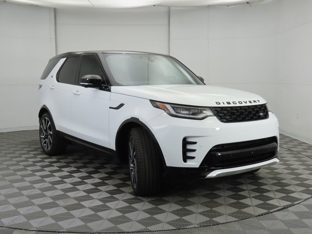 Used 2024 Land Rover Discovery Dynamic SE image 3