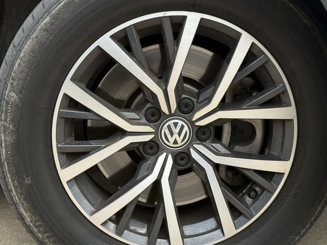 Used 2020 Volkswagen Tiguan SE w/ Panoramic Sunroof Package FWD image 9