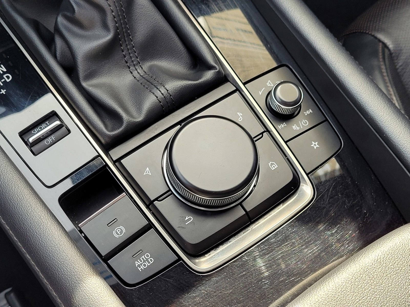 Used 2024 MAZDA MAZDA3 Hatchback w/Premium Plus Pkg image 27