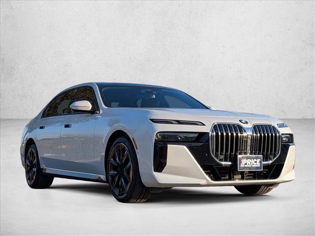 Used 2023 BMW 760i xDrive image 3