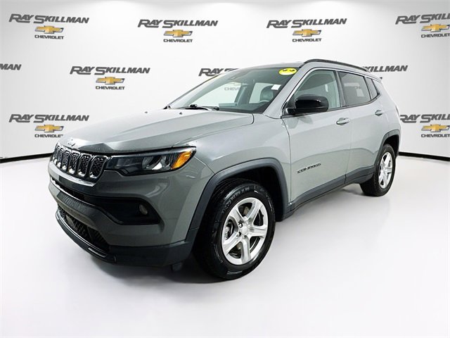 Used 2024 Jeep Compass Latitude image 3