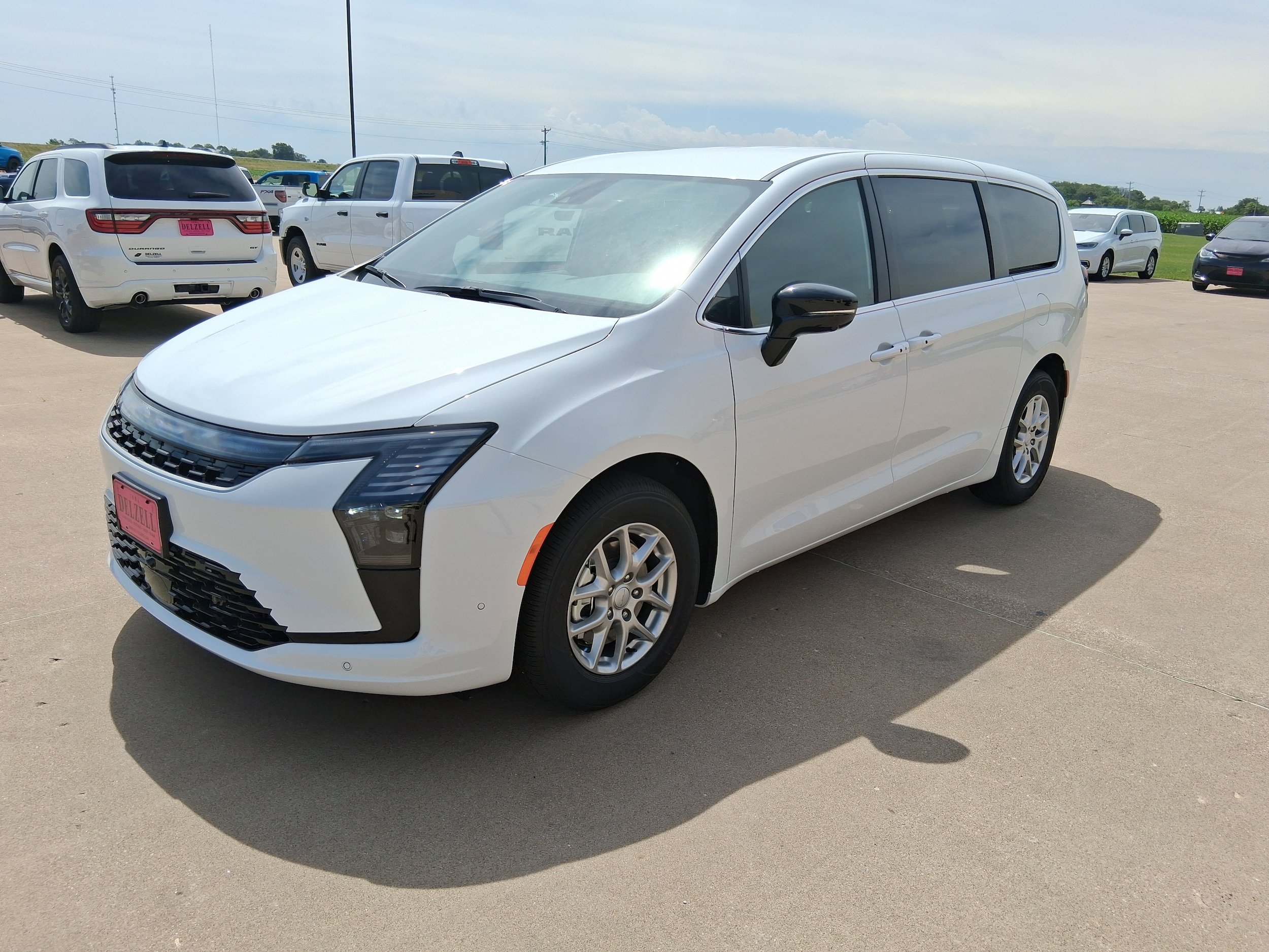 New 2027 Chrysler Pacifica Select FWD image 4
